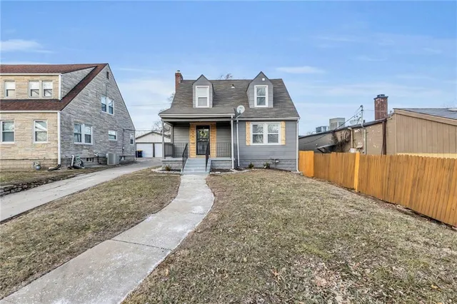 $189,900 | 936 East Gregory Boulevard, Kansas City, MO 64131
