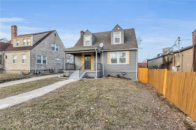 $189,900 | 936 East Gregory Boulevard, Kansas City, MO 64131