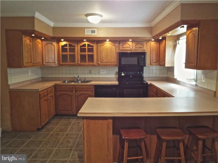 389 Hillside Road Ridley Park, PA 19078 - Photo 3 of 25 Kitchen