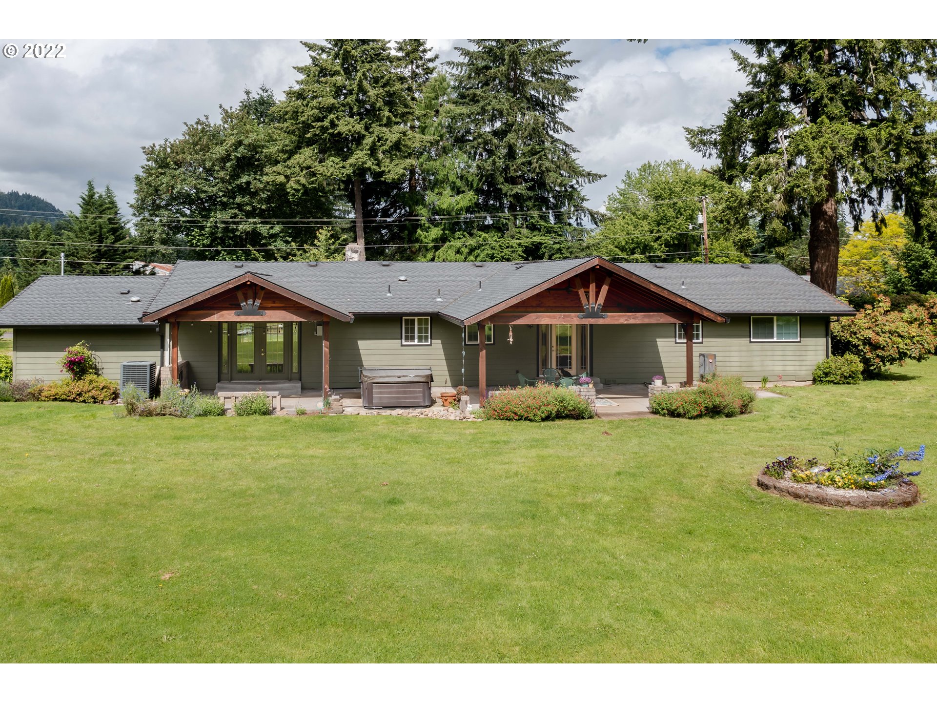87817 Cedar Flat Road Springfield, OR 97478 - Photo 1 of 32 a front view of a house with garden