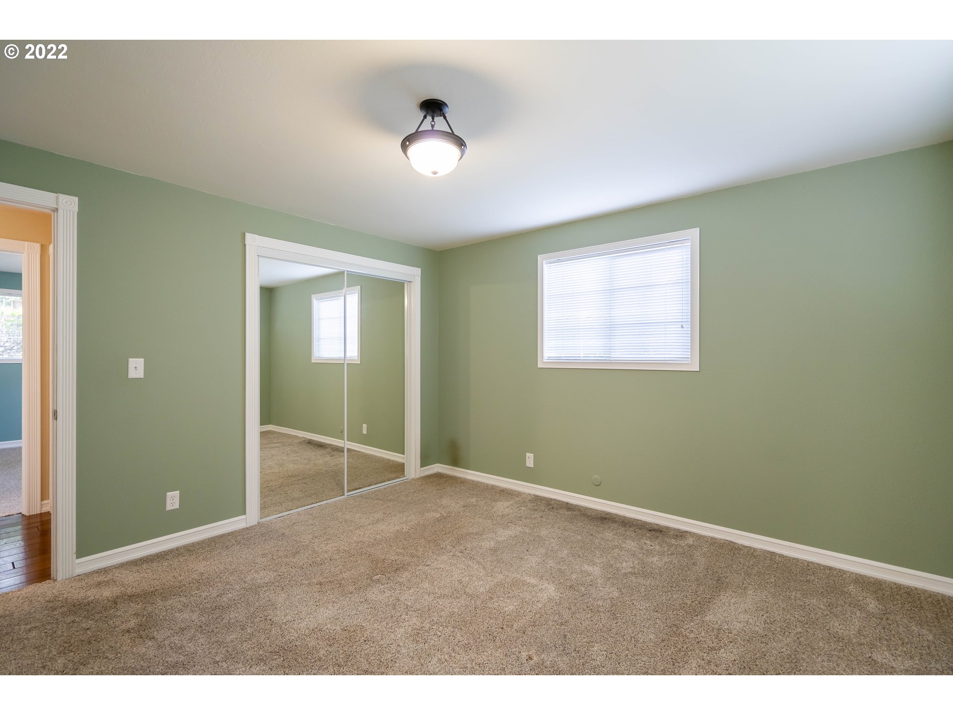 87817 Cedar Flat Road Springfield, OR 97478 - Photo 14 of 32 an empty room with windows and closet