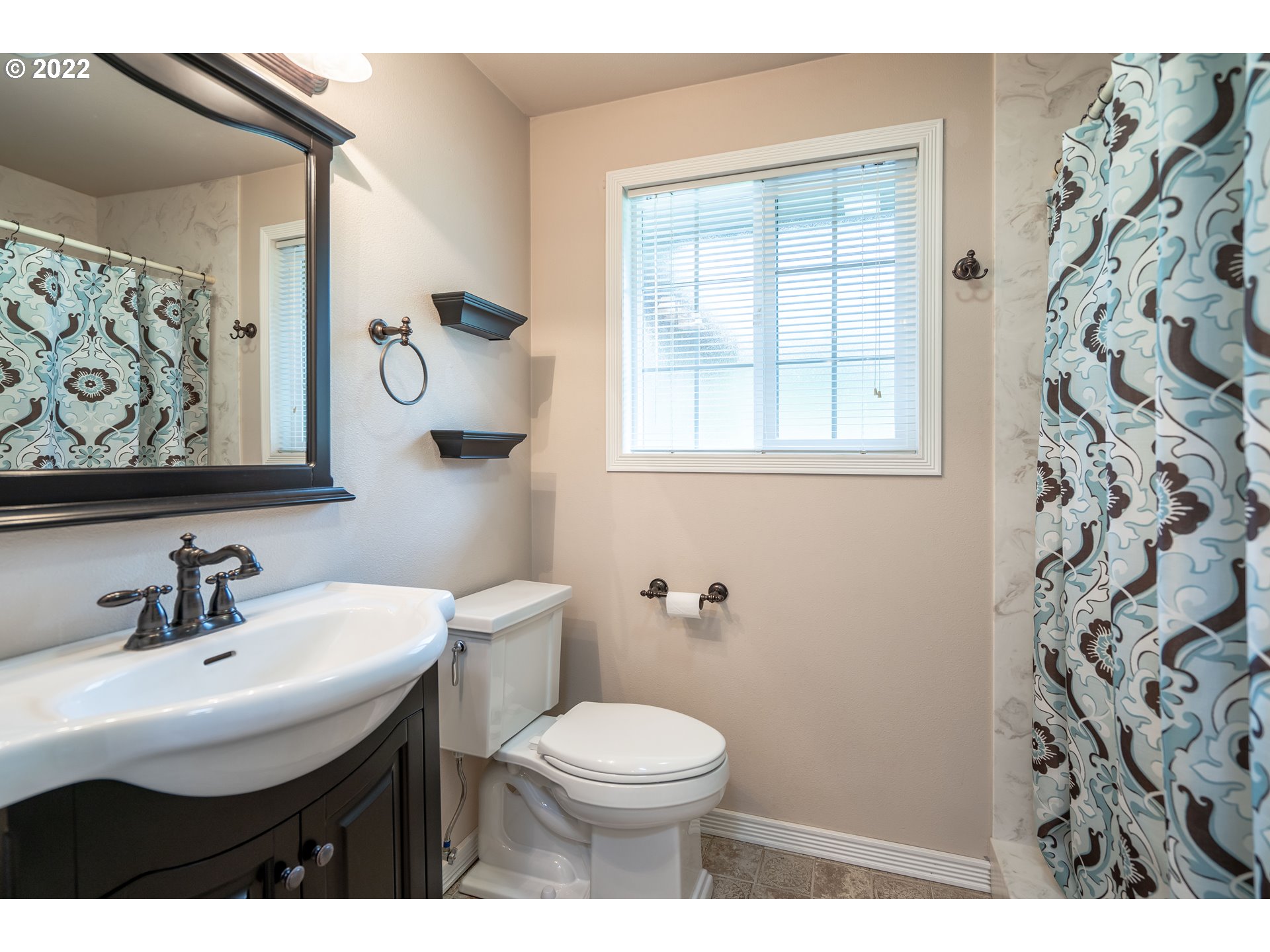 87817 Cedar Flat Road Springfield, OR 97478 - Photo 17 of 32 a bathroom with a toilet sink and mirror