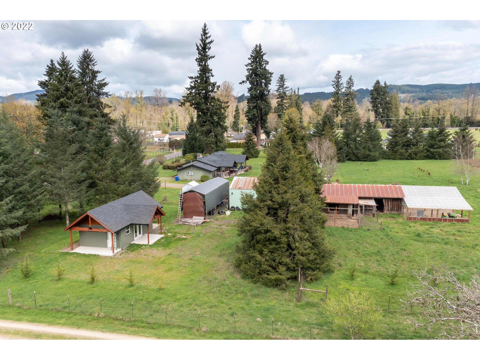 87817 Cedar Flat Road Springfield, OR 97478 - Photo 29 of 32 a view of a house with a yard