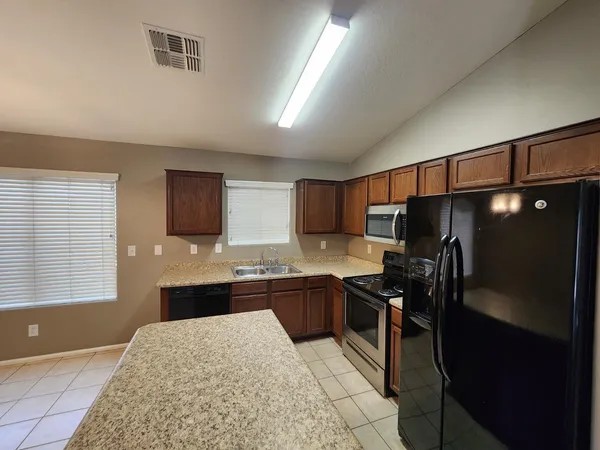$1,950 | 28912 North Coal Avenue, San Tan Valley, AZ 85143