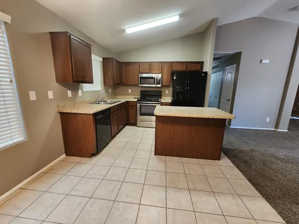 $1,950 | 28912 North Coal Avenue, San Tan Valley, AZ 85143