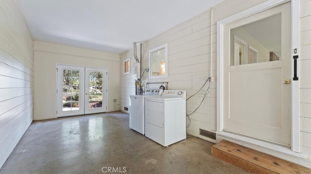3658 Rodgers Avenue Chico, CA 95928 - Photo 29 of 52 an entryway with a livingroom