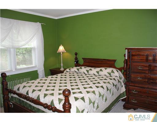 24 Old Post Road Edison, NJ 08817 - Photo 9 of 22 a bedroom with a bed and a window