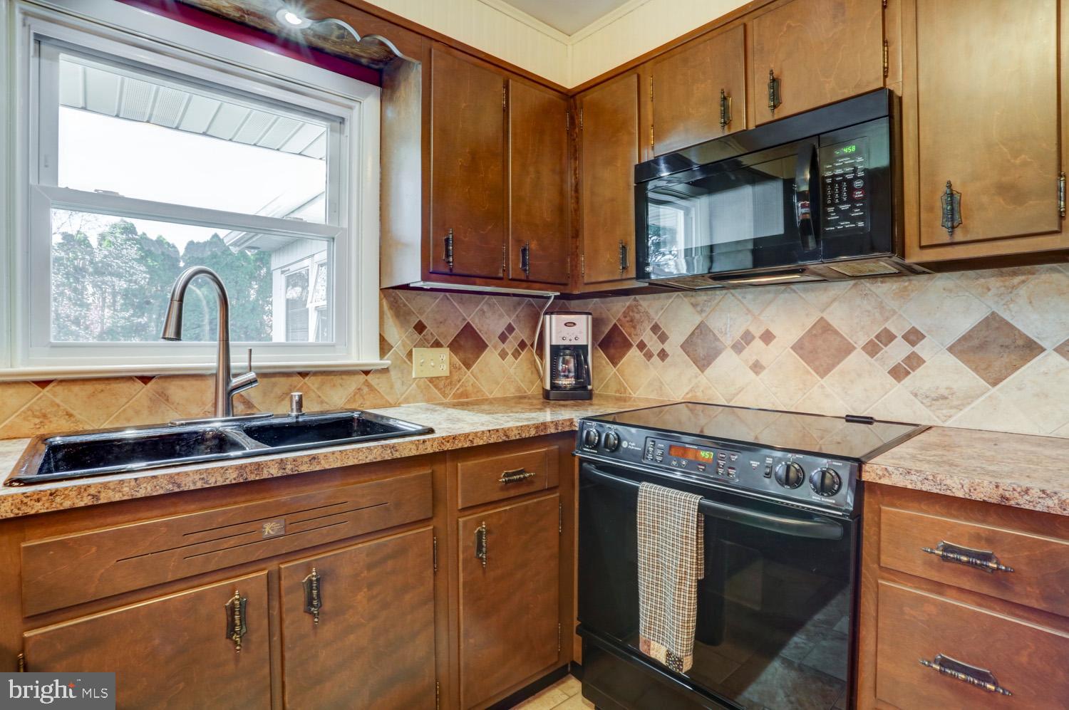 817 Eden Road Lancaster, PA 17601 - Photo 5 of 46