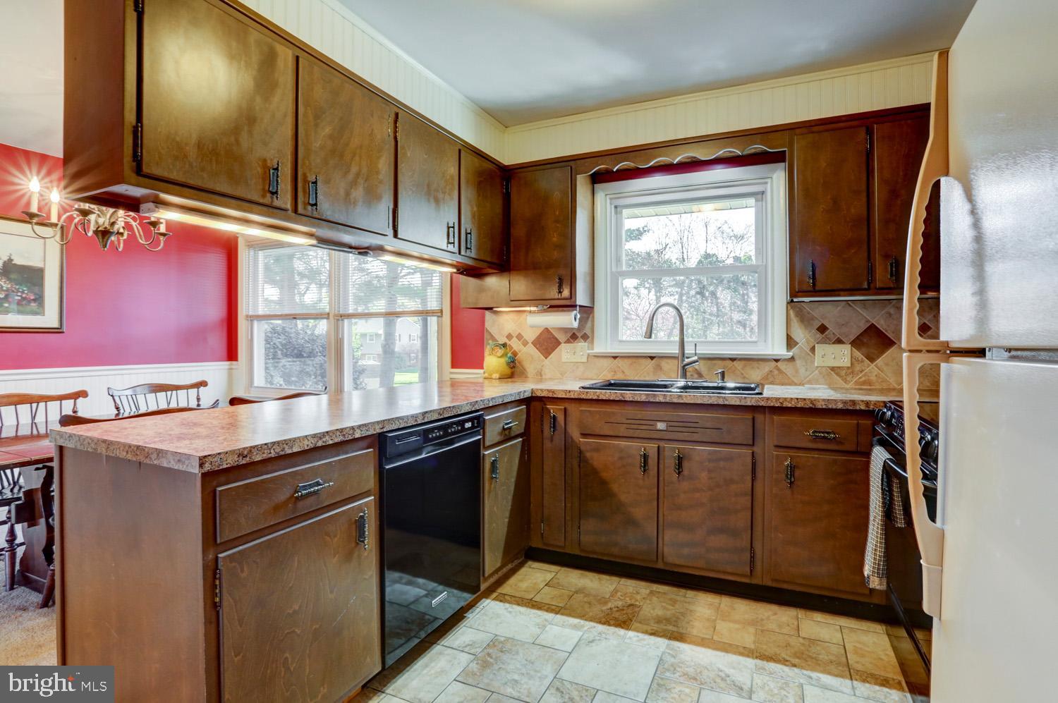 817 Eden Road Lancaster, PA 17601 - Photo 7 of 46