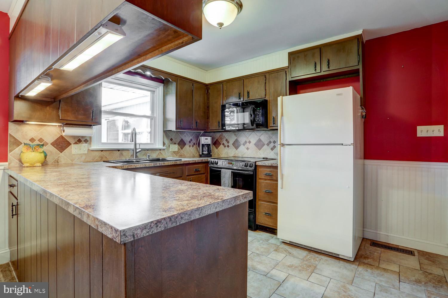 817 Eden Road Lancaster, PA 17601 - Photo 9 of 46