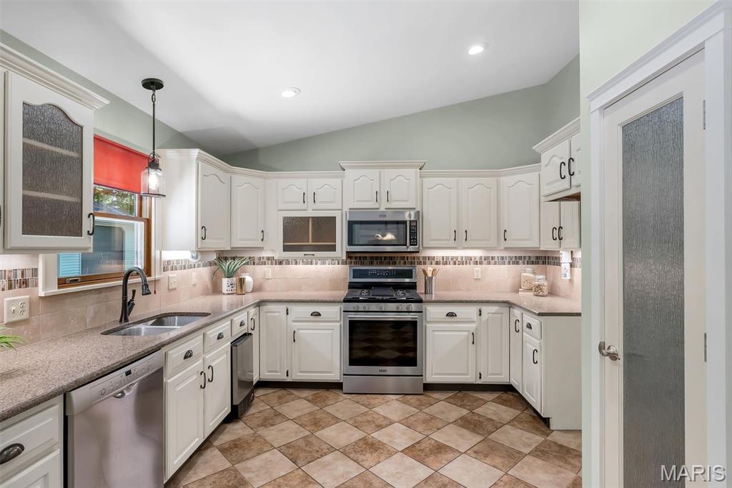 2469 Wild Valley Drive High Ridge, MO 63049 - Photo 3 of 51