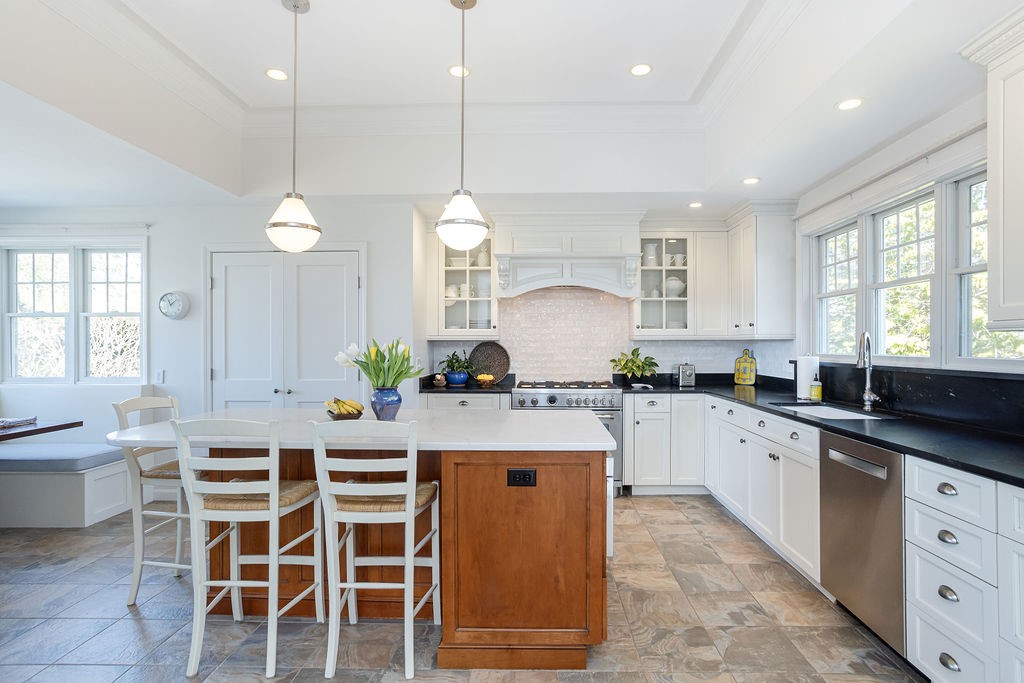 8 Key Court Newport, RI 02840 - Photo 11 of 49