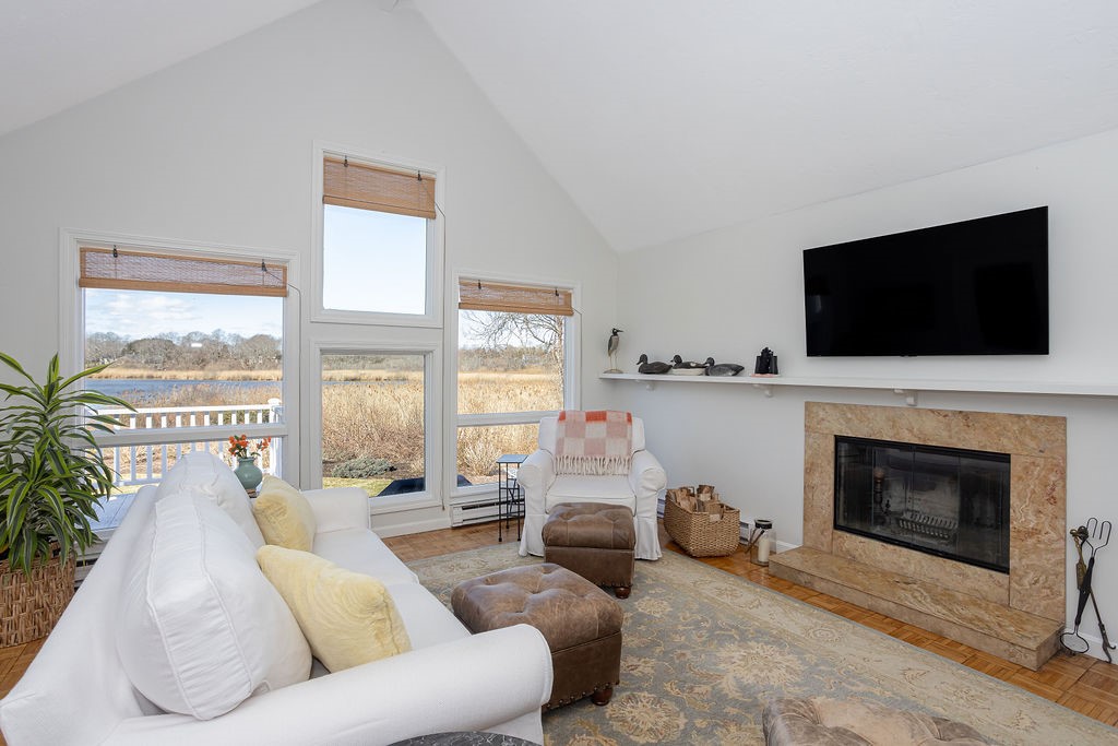 8 Key Court Newport, RI 02840 - Photo 5 of 49