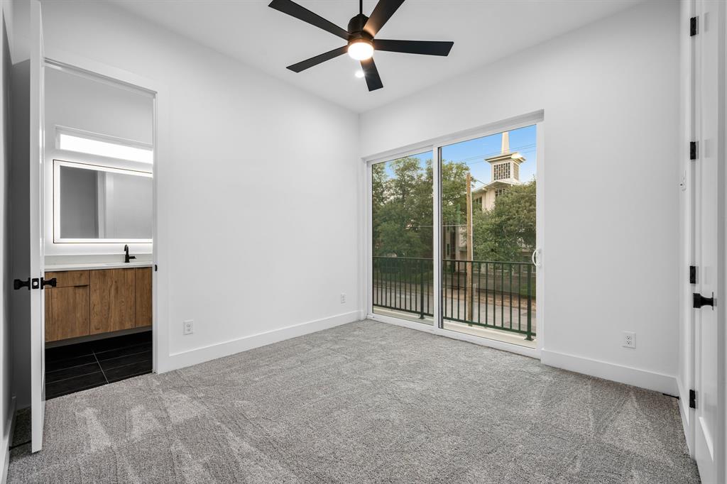 812 West 10th Street Dallas, TX 75208 - Photo 20 of 27 a view of room with window and ceiling fan