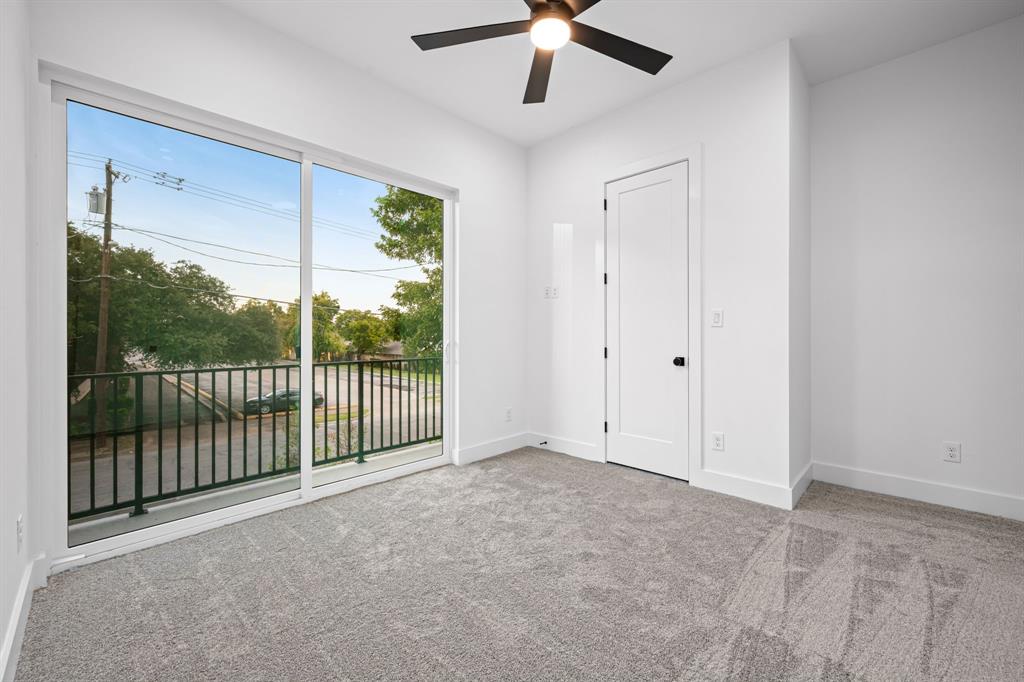 812 West 10th Street Dallas, TX 75208 - Photo 21 of 27 a view of a room with wooden floor and windows