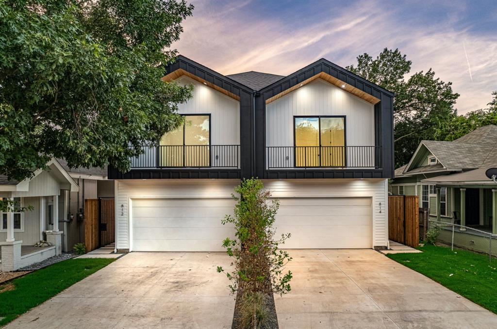 812 West 10th Street Dallas, TX 75208 - Photo 27 of 27 a front view of house with yard and trees
