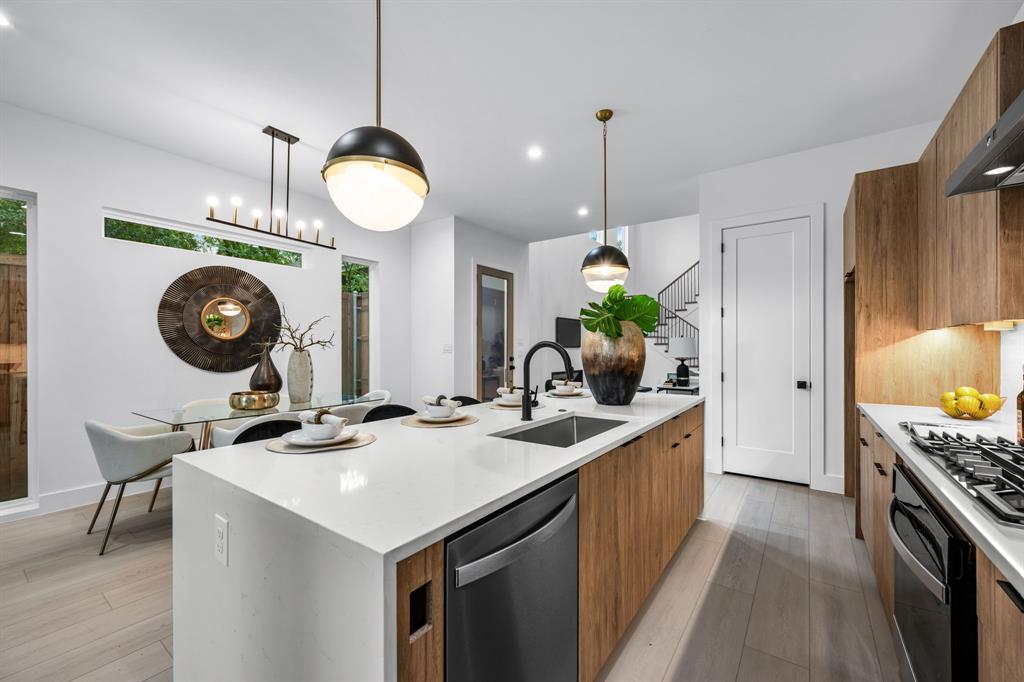 812 West 10th Street Dallas, TX 75208 - Photo 5 of 27