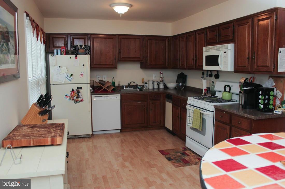 4926 Carriagepark Road Fairfax, VA 22032 - Photo 4 of 13 Kitchen