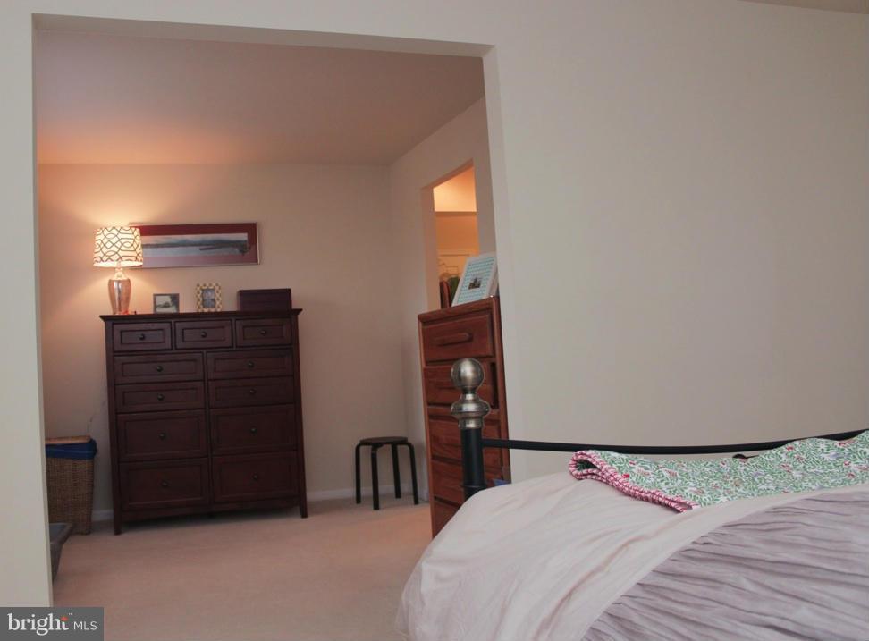 4926 Carriagepark Road Fairfax, VA 22032 - Photo 8 of 13 Bedroom (Master)