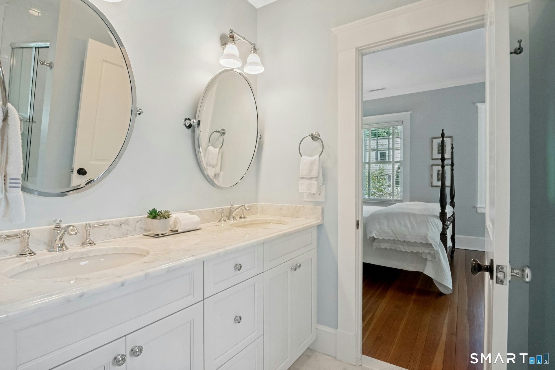 52 Chesterfield Road Stamford, CT 06902 - Photo 23 of 40 Jack and Jill bath