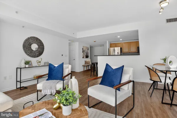 $525,000 | 2726 Gallows Road, Unit 216, Vienna, VA 22180