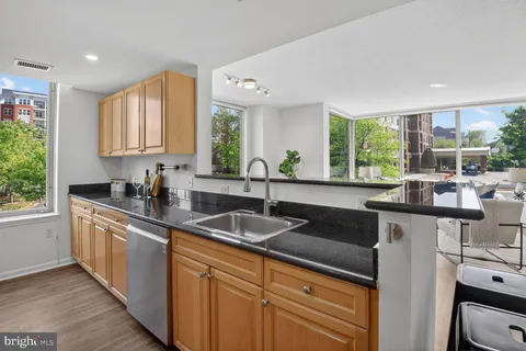 $515,000 | 2726 Gallows Road, Unit 216, Vienna, VA 22180