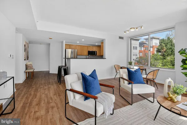 $525,000 | 2726 Gallows Road, Unit 216, Vienna, VA 22180