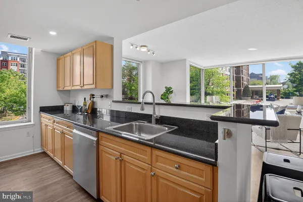 $525,000 | 2726 Gallows Road, Unit 216, Vienna, VA 22180