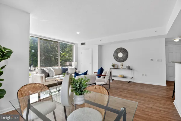 $525,000 | 2726 Gallows Road, Unit 216, Vienna, VA 22180