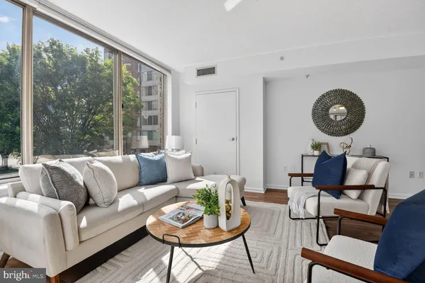 $525,000 | 2726 Gallows Road, Unit 216, Vienna, VA 22180