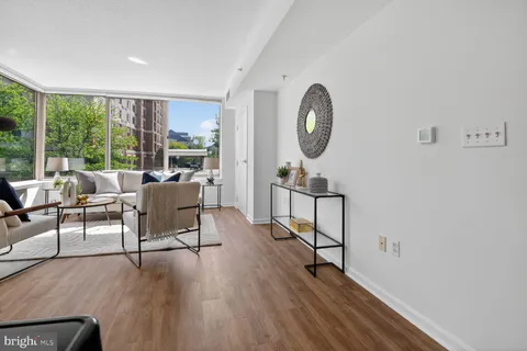 $515,000 | 2726 Gallows Road, Unit 216, Vienna, VA 22180
