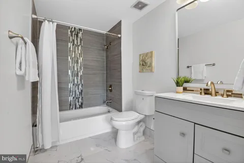 $515,000 | 2726 Gallows Road, Unit 216, Vienna, VA 22180