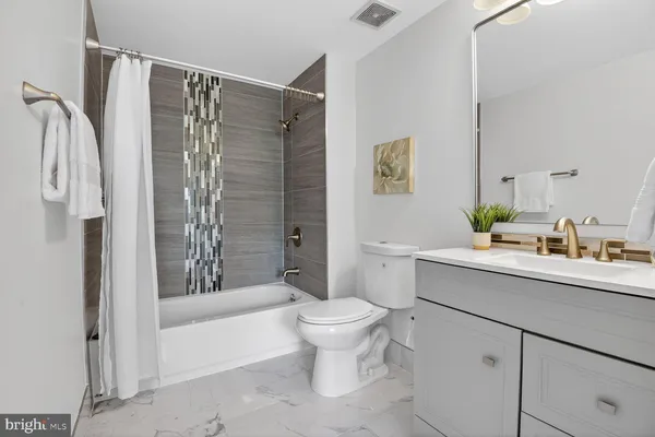 $525,000 | 2726 Gallows Road, Unit 216, Vienna, VA 22180