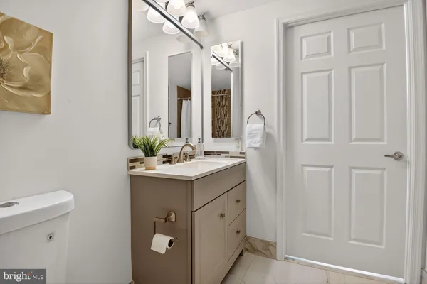 $525,000 | 2726 Gallows Road, Unit 216, Vienna, VA 22180