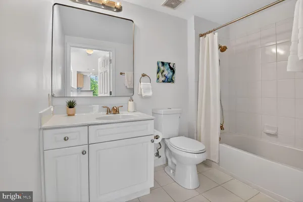 $525,000 | 2726 Gallows Road, Unit 216, Vienna, VA 22180