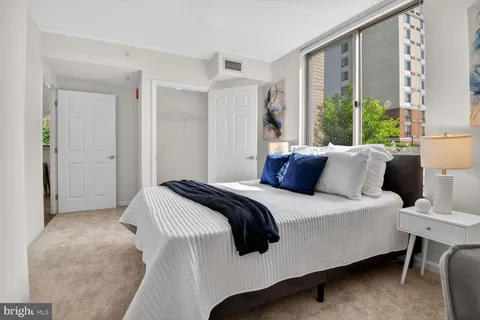 $515,000 | 2726 Gallows Road, Unit 216, Vienna, VA 22180