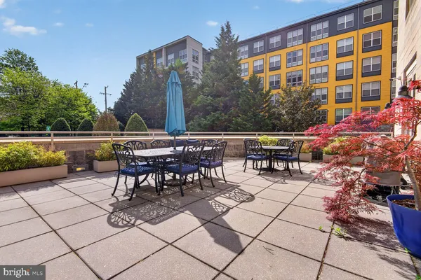 $525,000 | 2726 Gallows Road, Unit 216, Vienna, VA 22180