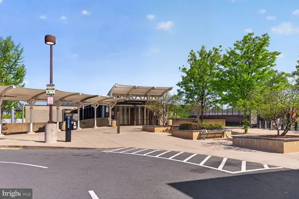 $525,000 | 2726 Gallows Road, Unit 216, Vienna, VA 22180