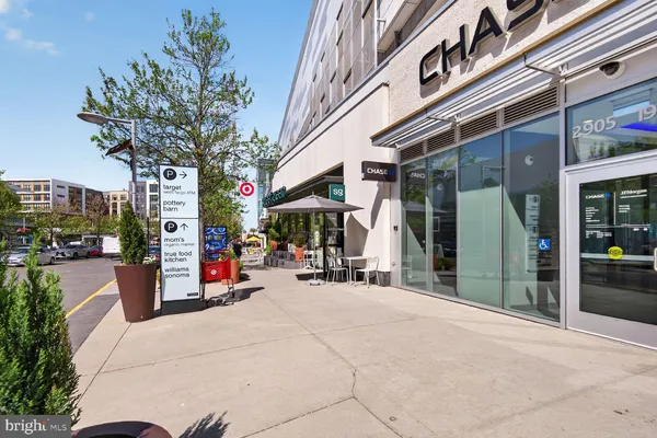 $525,000 | 2726 Gallows Road, Unit 216, Vienna, VA 22180