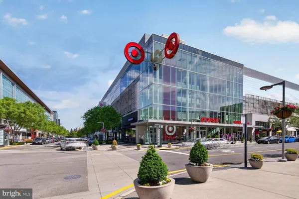 $525,000 | 2726 Gallows Road, Unit 216, Vienna, VA 22180