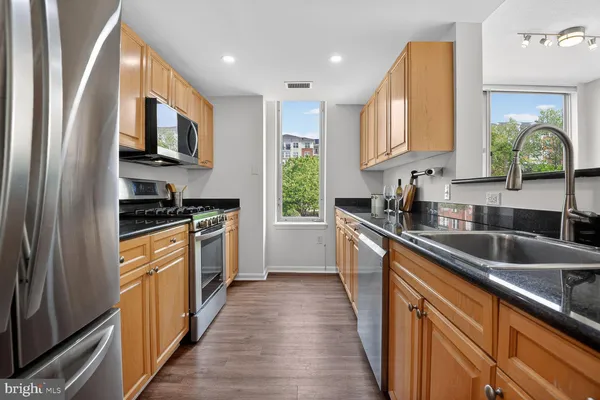 $525,000 | 2726 Gallows Road, Unit 216, Vienna, VA 22180