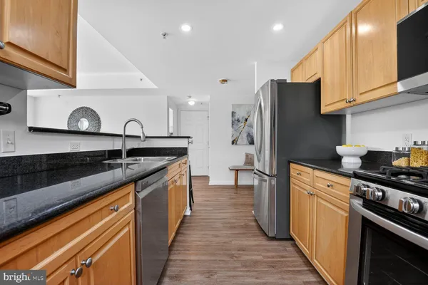 $525,000 | 2726 Gallows Road, Unit 216, Vienna, VA 22180