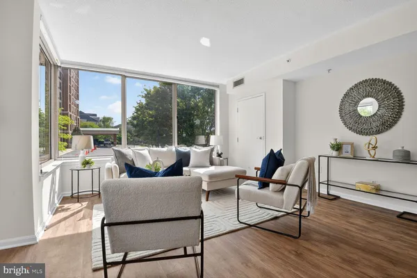 $525,000 | 2726 Gallows Road, Unit 216, Vienna, VA 22180