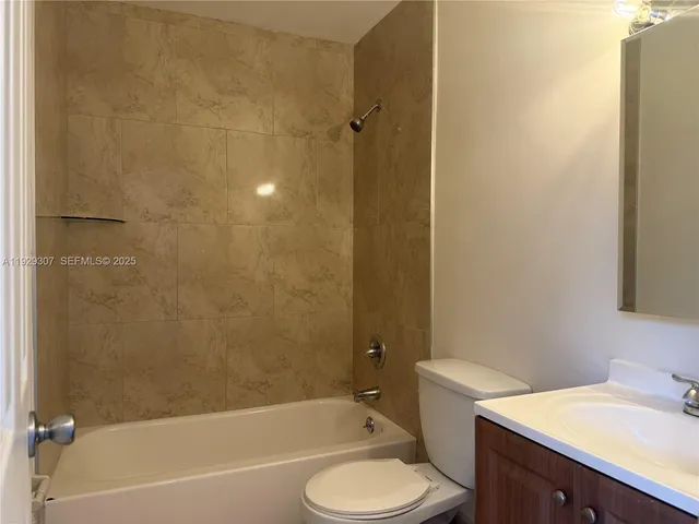 $2,800 | 6083 West Flagler Street, Miami, FL 33144