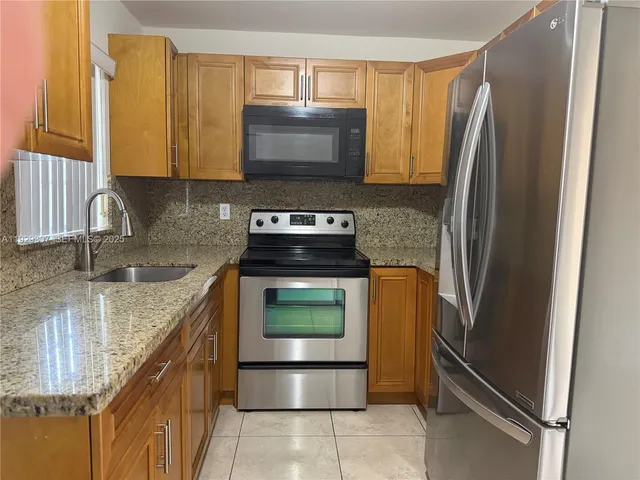 $2,800 | 6083 West Flagler Street, Miami, FL 33144