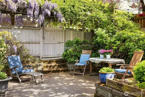 $1,295,000 | 2616 Franklin Avenue East, Seattle, WA 98102
