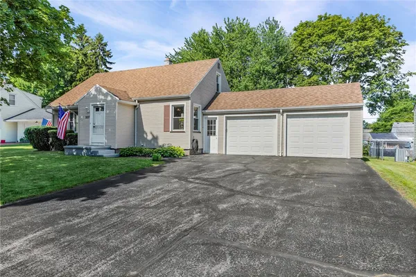 $184,900 | 227 Harvest Drive, Greece, NY 14626