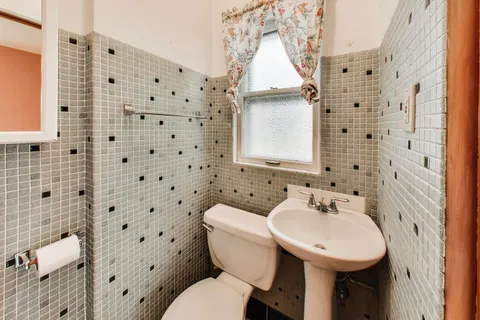 $500,000 | 1104 Clarence Avenue, Oak Park, IL 60304