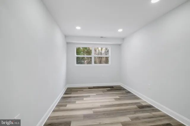 a view of empty room with window