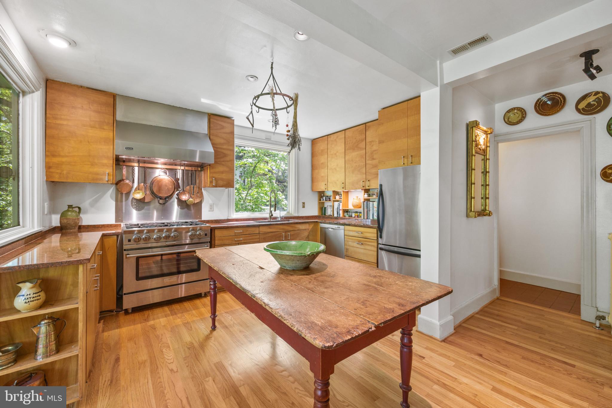 208 Longwood Road Baltimore, MD 21210 - Photo 8 of 60 Gallery Image 8